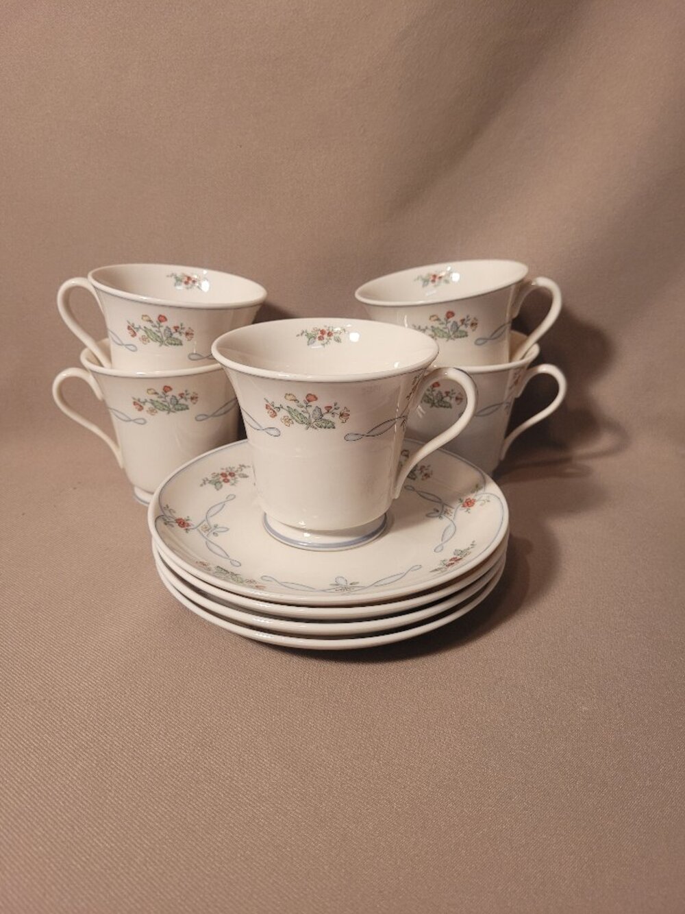 Gorham Ribbon Edge (Lot of) 4 Cup & Saucer Sets + 1 Extra Cup NEW!